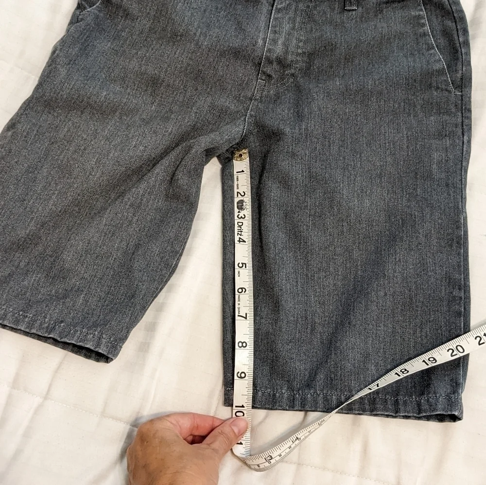 Volcom flat front shorts size 26 waist size 12